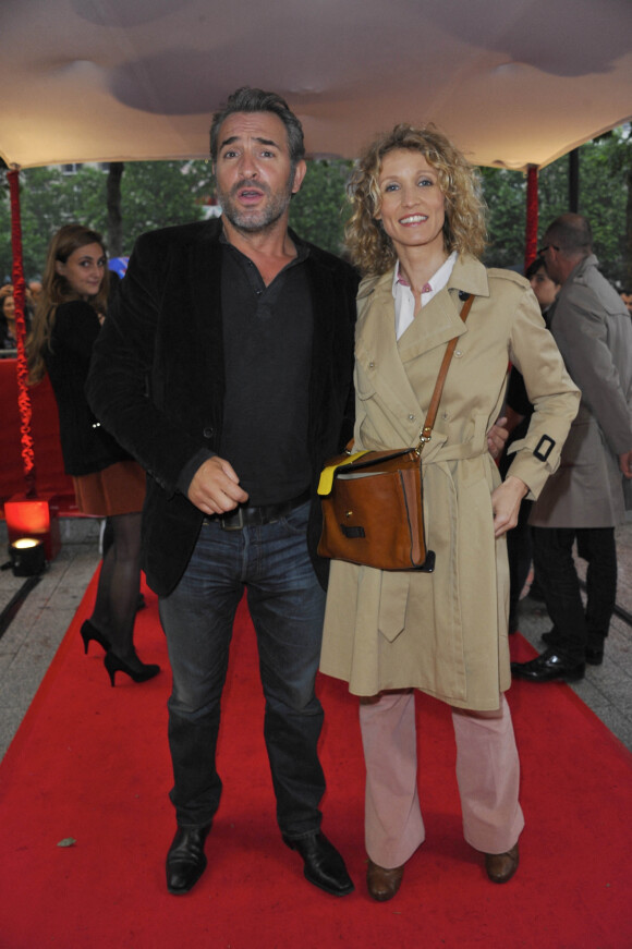 Jean Dujardin et Alexandra Lamy - Avant-première du film Un bonheur n'arrive jamais seul à Paris en 2012