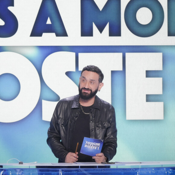 Exclusif - Cyril Hanouna - Sur le plateau de l’émission TPMP (Touche Pas à Mon Poste) présentée en direct par C.Hanouna et diffusée sur C8 à Paris le 7 mars 2023. © Jack Tribeca / Bestimage  No Web - Belgique et Suisse 