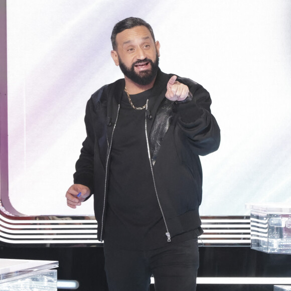 "Je ne suis pas en couple, je suis célibataire. Vous pouvez vérifier", a assuré le papa de Lino et Bianca, avant de répondre à une question, à savoir s'il est "bisexuel" ou non. 
Exclusif - Cyril Hanouna sur la plateau de l'émission Touche pas à mon poste (TPMP) diffusée en direct sur C8 le 7 février 2023 © Jack Tribeca / Bestimage 