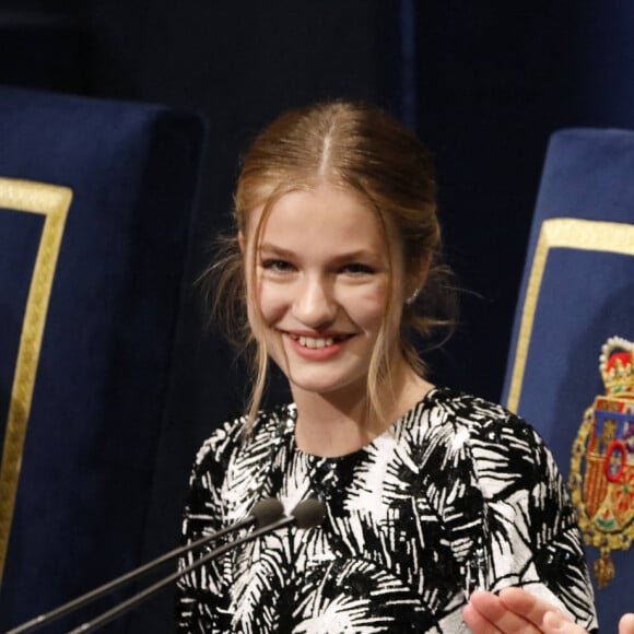 Le roi Felipe VI, la reine Letizia, la princesse Leonor et L'infante Sofia d'Espagne reçoivent les lauréats du 30ème Prix Princesse des Asturies à l'hôtel Reconquista à Oviedo, Espagne, le 28 octobre 2022. 