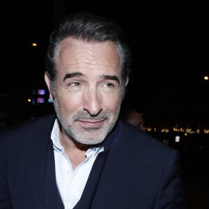 Et il est clair, pour lui, 50 ans, c'est le bon âge ! 
Exclusif - Jean Dujardin - Arrivées à l'avant-première du film "Sur les chemins noirs" au cinema UGC Normandie à Paris le 13 mars 2023. © Denis Guignebourg/ Bestimage 