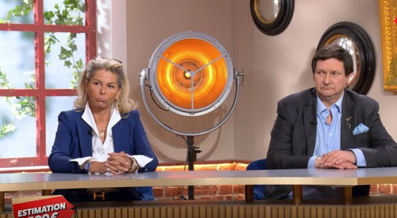 Caroline Margeridon et Stéphane Vanhandenhoven dans l'émission "Affaire conclue" du 15 mars 2023, sur France 2