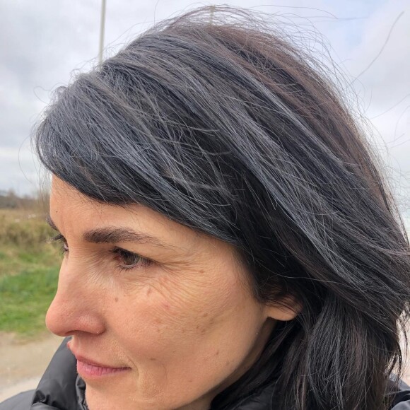 Sur Instagram, elle a dévoilé des images d'elle très surprenantes, la montrant particulièrement transformée.
Eglantine Eméyé vieillie pour un tournage.