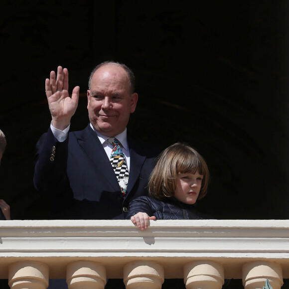 Ils avaient déjà participé à l'anniversaire de leur père au début de la semaine. 
Exclusif - Le prince Albert II de Monaco avec ses enfants le prince héréditaire Jacques et la princesse Gabriella - Les carabiniers jouent en l'honneur de l'anniversaire du prince Albert II en présence de ses enfants au palais princier à Monaco le 14 mars 2023. Il va fêter ses 65 ans. © Jean-François Ottonello/Nice Matin/Bestimage 