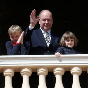 Jacques et Gabriella ont accompagné leur père Albert de Monaco pour la Saint Patrick. 
Exclusif - Le prince Albert II de Monaco avec ses enfants le prince héréditaire Jacques et la princesse Gabriella - Les carabiniers jouent en l'honneur de l'anniversaire du prince Albert II en présence de ses enfants au palais princier à Monaco. Il va fêter ses 65 ans. © Jean-François Ottonello/Nice Matin/Bestimage 