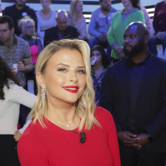 Désormais, elle va vivre seule dans son nouvel appartement parisien.
Exclusif - Kelly Vedovelli - Sur le plateau de l'émission TPMP (Touche Pas à Mon Poste) présentée en direct par C.Hanouna et diffusée sur C8 - Paris le 02/01/2023 - © Jack Tribeca / Bestimage