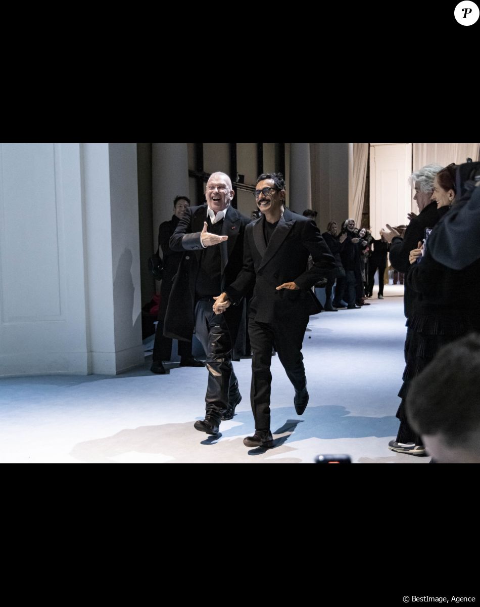 Les stylistes Jean-Paul Gaultier et Haider Ackermann lors de leur défilé "Collection Haute Couture Printemps/Eté 2023" lors de la Fashion Week de Paris (PFW), le 25 janvier 2023.