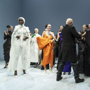 Les stylistes Jean-Paul Gaultier et Haider Ackermann lors de leur défilé "Collection Haute Couture Printemps/Eté 2023" lors de la Fashion Week de Paris (PFW), le 25 janvier 2023. 