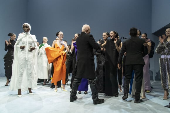 Les stylistes Jean-Paul Gaultier et Haider Ackermann lors de leur défilé "Collection Haute Couture Printemps/Eté 2023" lors de la Fashion Week de Paris (PFW), le 25 janvier 2023. 