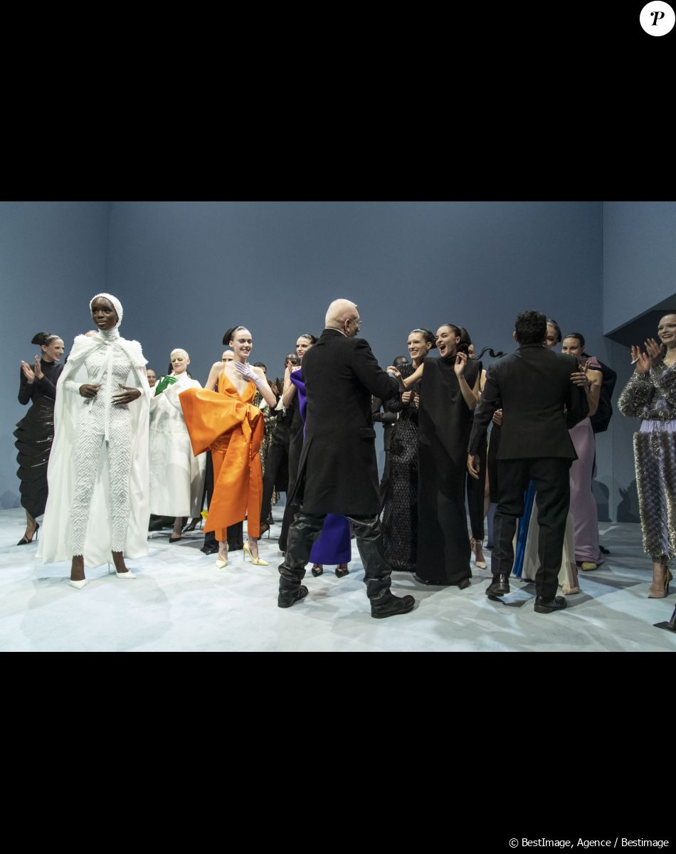 Les stylistes Jean-Paul Gaultier et Haider Ackermann lors de leur défilé "Collection Haute Couture Printemps/Eté 2023" lors de la Fashion Week de Paris (PFW), le 25 janvier 2023.