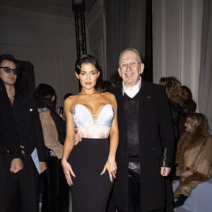 Kylie Jenner, Jean-Paul Gaultier - Front Row du défilé Jean-Paul Gaultier (JPG) x Haider Ackermann "Collection Haute Couture Printemps/Eté 2023" lors de la Fashion Week de Paris (PFW), le 25 janvier 2023. 