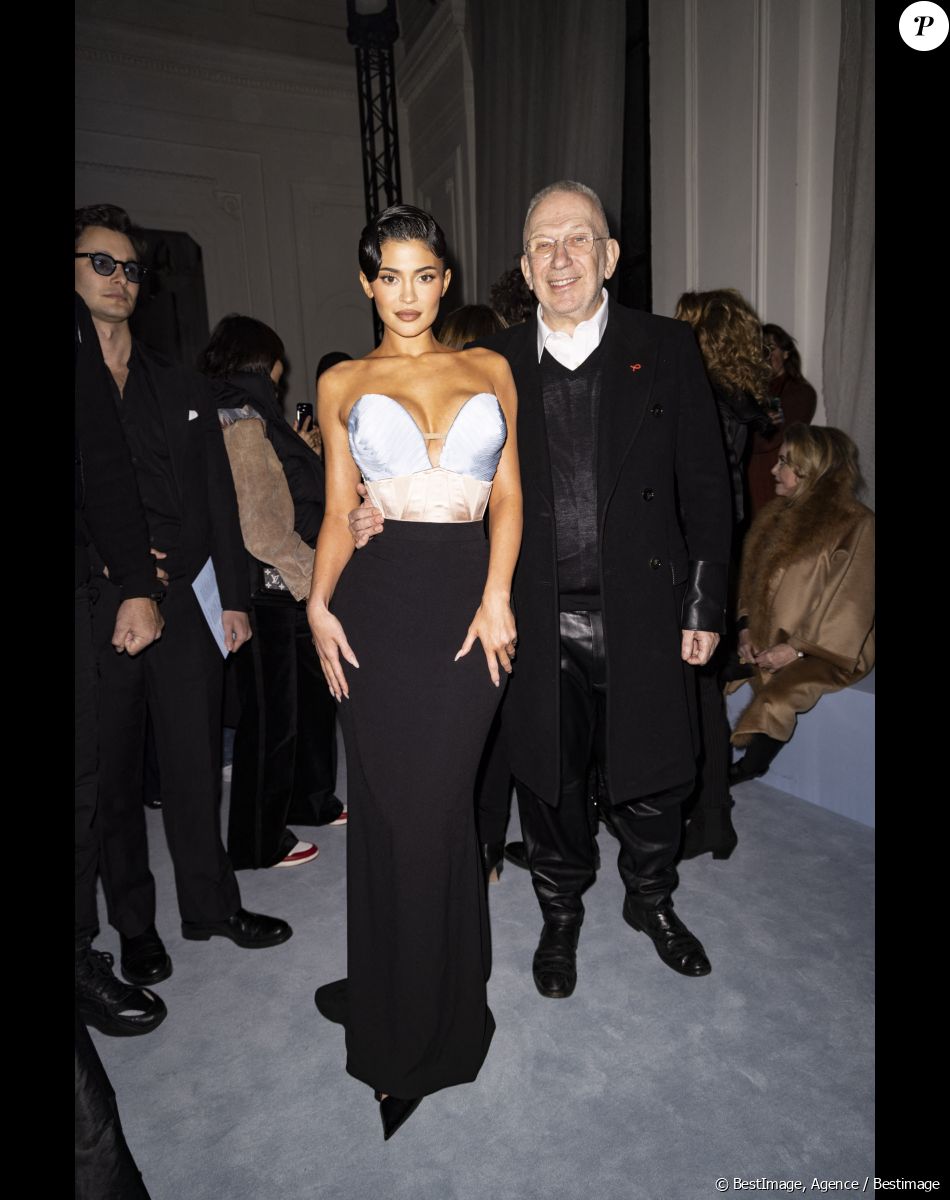 Kylie Jenner, Jean-Paul Gaultier - Front Row du défilé Jean-Paul Gaultier (JPG) x Haider Ackermann "Collection Haute Couture Printemps/Eté 2023" lors de la Fashion Week de Paris (PFW), le 25 janvier 2023.