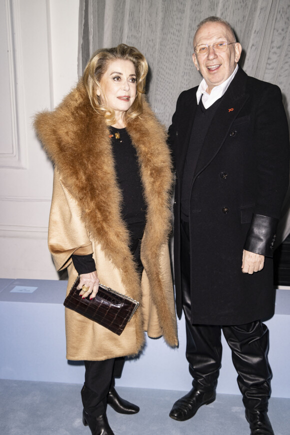 Jean-Paul Gaultier et Catherine Deneuve - Front Row du défilé Jean-Paul Gaultier (JPG) x Haider Ackermann "Collection Haute Couture Printemps/Eté 2023" lors de la Fashion Week de Paris (PFW), le 25 janvier 2023. 