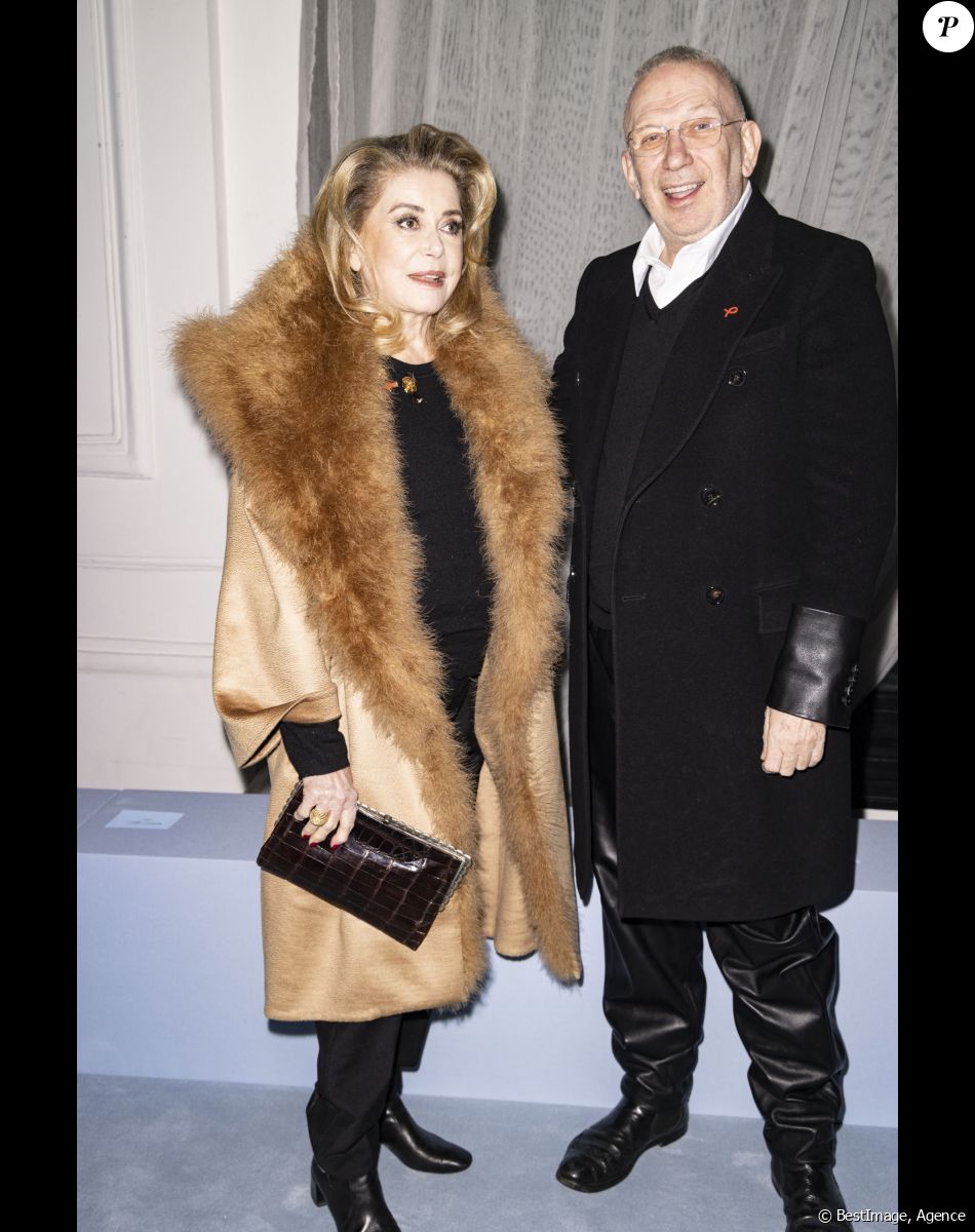 Jean-Paul Gaultier et Catherine Deneuve - Front Row du défilé Jean-Paul Gaultier (JPG) x Haider Ackermann "Collection Haute Couture Printemps/Eté 2023" lors de la Fashion Week de Paris (PFW), le 25 janvier 2023.