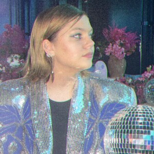 Elle portait une veste glitter qu'elle a comparée à une boule à facettes
Louane sur Instagram.