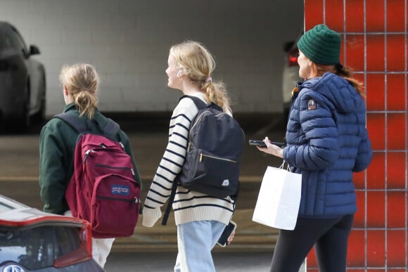 Exclusif - Marcia Cross est sortie faire du shopping avec ses filles Savannah et Eden au Brentwood Country Mart à West Hollywood le 2 février 2023. Masquer le visage des enfants à la publication 
