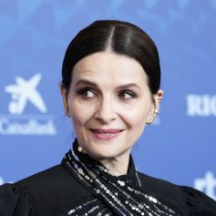 Mais sa participation a déclenché de nombreuses critiques de la part des internautes 
Juliette Binoche au photocall de la 37ème édition de la cérémonie des Goya, organisée par l'Academia de las artes y las ciencias cinematográficas de España, au FIBES centre de conférences et d'expositions de Séville, Espagne, le 11 février 2023. © Jack Abuin/Zuma Press/Bestimage 