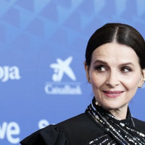 Mais sa participation a déclenché de nombreuses critiques de la part des internautes 
Juliette Binoche au photocall de la 37ème édition de la cérémonie des Goya, organisée par l'Academia de las artes y las ciencias cinematográficas de España, au FIBES centre de conférences et d'expositions de Séville, Espagne, le 11 février 2023. © Jack Abuin/Zuma Press/Bestimage 