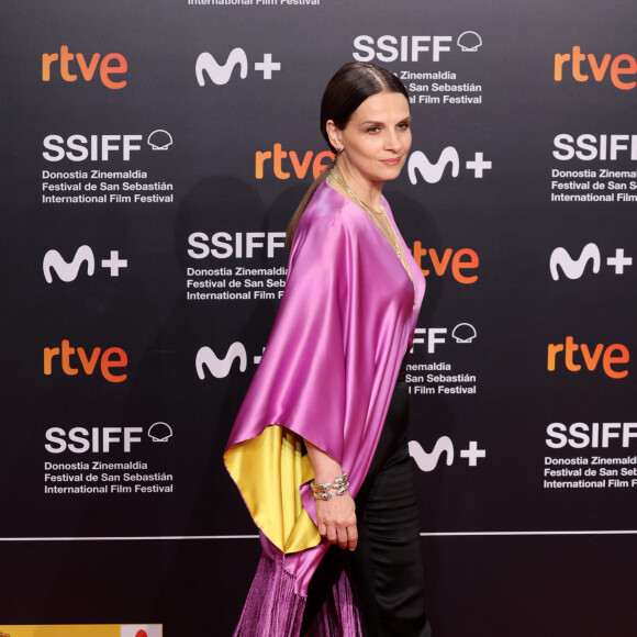 Des attaques auxquelles la principale intéressée n'a pas répondu.
Juliette Binoche reçoit un Donostia award pour l'ensemble de sa carrière lors de la 70ème édition du Festival du Film de San Sebastian, Espagne le 18 Septembre 2022. 