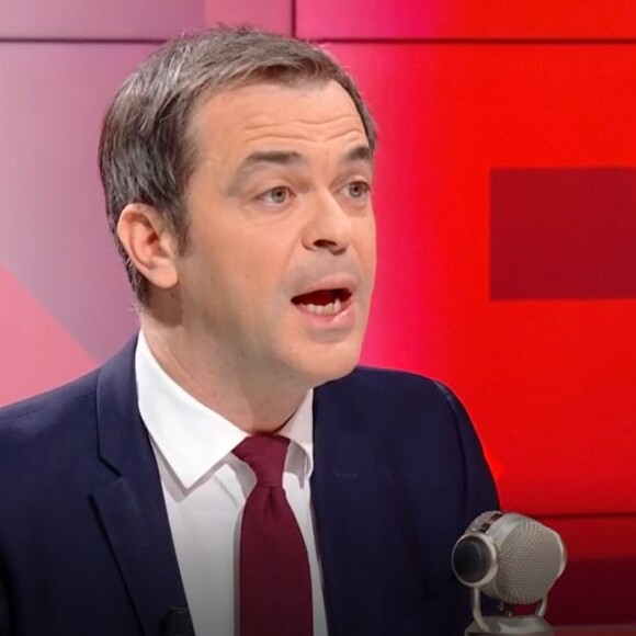 Mais les réponses d'Olivier Véran ne l'ont pas convaincue
