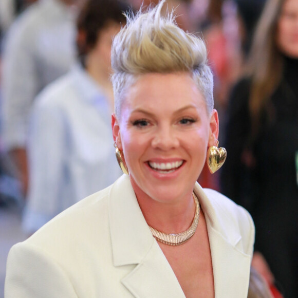 Pink avec ses enfants Willow et Jameson à la soirée des "iHeartRadio Music Awards" à Los Angeles, le 27 mars 2023. 
