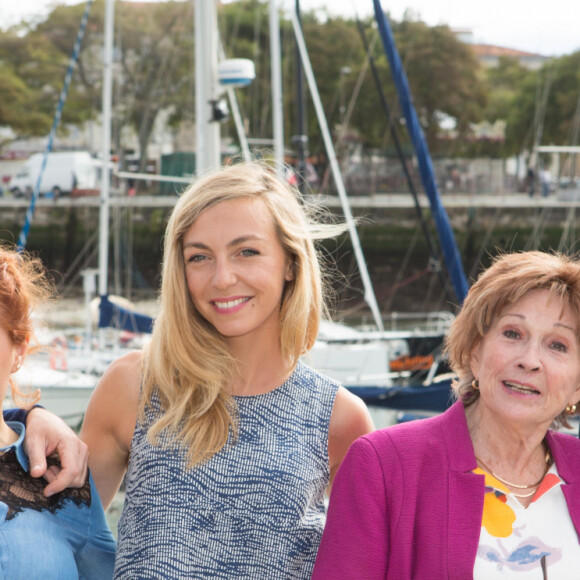 David Mora, Anne-Elisabeth Blateau, Amelie Etasse, Marion Game, Loup-Denis Elion - Photocall de "Scènes de ménage" dans le cadre du 17e festival de fiction TV de La Rochelle sur le Vieux Port à La Rochelle le 12 septembre 2015