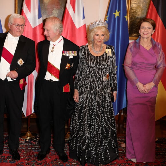 Frank Walter Steinmeier, le roi Charles III d'Angleterre, la reine consort Camilla Parker Bowles et Elke Steinmeier - Personnalités au dîner d'état donné par le président allemand et sa femme en l'honneur du roi d'Angleterre et de la reine consort, au Château Bellevue à Berlin, à l'occasion du premier voyage officiel du roi d'Angleterre en Europe. Le 29 mars 2023