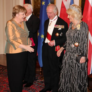 L'ancienne chancelière allemande Angela Merkel, le roi Charles III d'Angleterre, la reine consort Camilla Parker Bowles et Elke Steinmeier - Personnalités au dîner d'état donné par le président allemand et sa femme en l'honneur du roi d'Angleterre et de la reine consort, au Château Bellevue à Berlin, à l'occasion du premier voyage officiel du roi d'Angleterre en Europe. Le 29 mars 2023