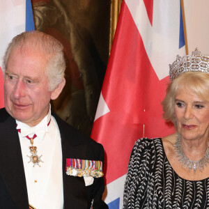 Le roi Charles III d'Angleterre, la reine consort Camilla Parker Bowles - Personnalités au dîner d'état donné par le président allemand et sa femme en l'honneur du roi d'Angleterre et de la reine consort, au Château Bellevue à Berlin, à l'occasion du premier voyage officiel du roi d'Angleterre en Europe. Le 29 mars 2023