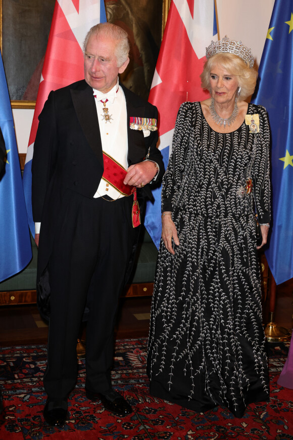 Le roi Charles III d'Angleterre, la reine consort Camilla Parker Bowles - Personnalités au dîner d'état donné par le président allemand et sa femme en l'honneur du roi d'Angleterre et de la reine consort, au Château Bellevue à Berlin, à l'occasion du premier voyage officiel du roi d'Angleterre en Europe. Le 29 mars 2023