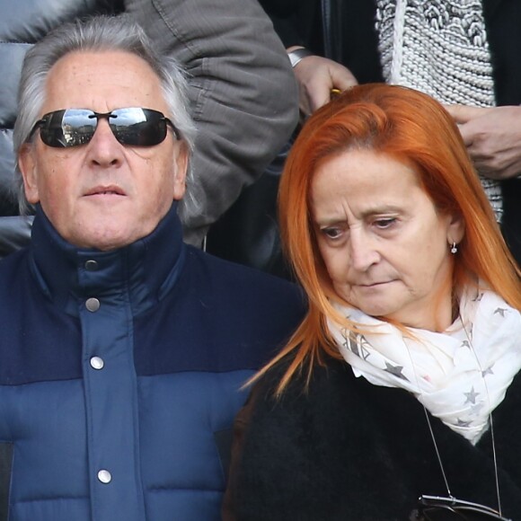 Nikole est la seconde épouse de Gilbert Montagné.
Gilbert Montagné et sa femme Nikole - Sorties des obsèques de Michel Delpech en l'église Saint-Sulpice à Paris, le 8 janvier 2016.