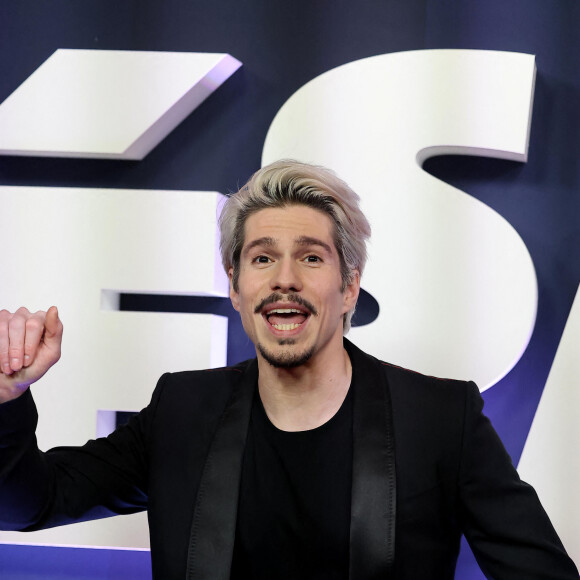 Il est également resté "aveugle d'un oeil pendant trente-six-heures à cause d'un produit de maquillage mal appliqué".
François Civil au photocall de la 48e cérémonie des César à l'Olympia à Paris le 24 février 2023. © Dominique Jacovides / Olivier Borde / Bestimage