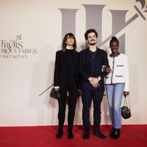 Exclusif - Sophie Marceau, son fils Vincent Żuławski, Eye Haïdara - Photocall de l'avant-première du film "Les Trois Mousquetaires : D'Artagnan" aux Invalides à Paris le 21 mars 2023. © Moreau / Jacovides / Guirec / Bestimage 