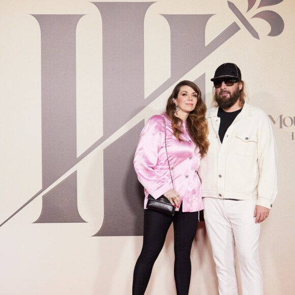 Exclusif - Sébastien Tellier et sa femme Amandine de la Richardière - Photocall de l'avant-première du film "Les Trois Mousquetaires : D'Artagnan" aux Invalides à Paris le 21 mars 2023. © Moreau / Jacovides / Guirec / Bestimage 
