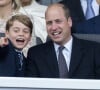 Le prince George a une passion très particulière
Le prince William, duc de Cambridge, le prince George - La famille royale d'Angleterre lors de la parade devant le palais de Buckingham, à l'occasion du jubilé de la reine d'Angleterre.