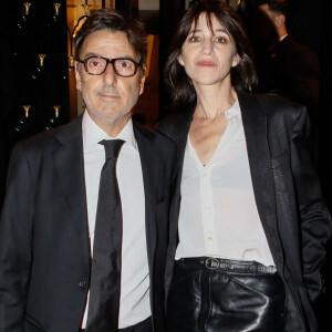 Alice Attal a posé avec une tenue très sexy
Yvan Attal et sa compagne Charlotte Gainsbourg - Arrivées à la 10ème édition du "Global Gift Gala 2022" au Four Seasons Hotel George V à Paris. © Christophe Clovis / Bestimage