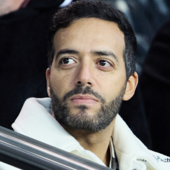 L'acteur et ancien de la Bande à Fifi, Tarek Boudali a également été aperçu au Parc des Princes
 
Tarek Boudali - People dans les tribunes lors du match de championnat de Ligue 1 Uber Eats opposant le Paris Saint-Germain (PSG) à l'Olympique Lyonnais au Parc des Princes à Paris le 2 avril 2023.