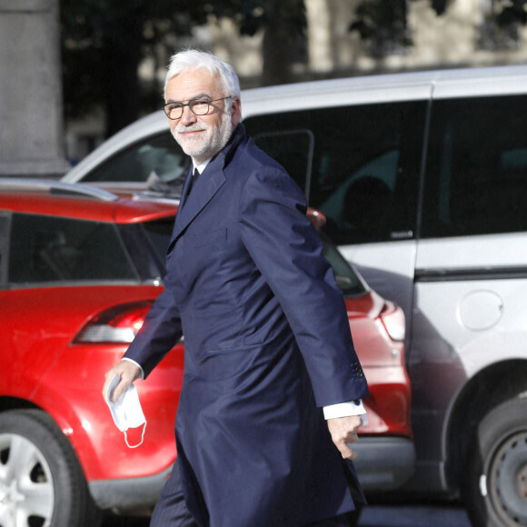 Pascal Praud - Arrivées aux obsèques de Etienne Mougeotte en l'église Saint-François-Xavier à Paris. Le 13 octobre 2021 © Jacovides-Clovis / Bestimage