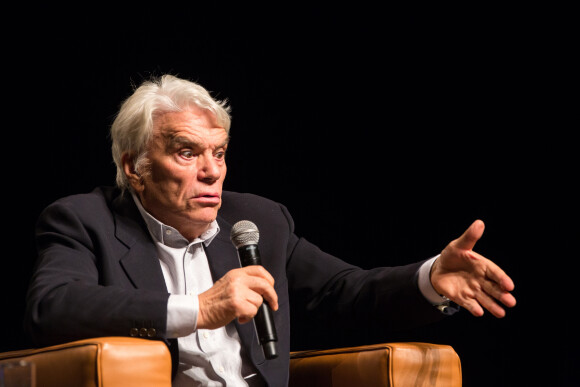 Semi-exclusif - Bernard Tapie donne une conférence "Qui est le vrai Bernard Tapie" au Forum de Liège, Belgique, le 27 septembre 2018, du directeur sportif à l'âme d'artiste, de la personnalité influente, à la maladie, il nous raconte son histoire sans détours et surtout sans remords, dans une salle de 700 personnes... Il a évoqué son plus grand combat et sa plus grande douleur de vie... sa maladie...Il affirme avoir voulu mettre fin à ses jours et confie qu'il en a marre de se sentir si mal certains jours, mais que heureusement sa femme était là pour le soutenir. Il dit être fort et a annoncé son voeux de remonter sur les planches l'année prochaine avec un grand projet sur lequel il travaille actuellement. Quant à la politique, il dit ne plus vouloir en faire, c'est un monde beaucoup trop cruel a t-il cité. Il a aussi évoqué son amour pour la belgique... "ce que j'aime en Belgique c'est que les gens qui font des choses sérieuses, ne se prennent pas au sérieux, contrairement aux français"! © Alain Rolland/ImageBuzz/Bestimage