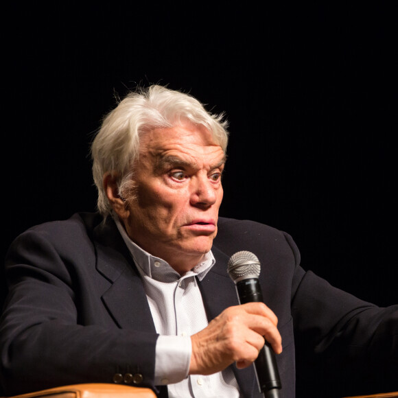 Semi-exclusif - Bernard Tapie donne une conférence "Qui est le vrai Bernard Tapie" au Forum de Liège, Belgique, le 27 septembre 2018, du directeur sportif à l'âme d'artiste, de la personnalité influente, à la maladie, il nous raconte son histoire sans détours et surtout sans remords, dans une salle de 700 personnes... Il a évoqué son plus grand combat et sa plus grande douleur de vie... sa maladie...Il affirme avoir voulu mettre fin à ses jours et confie qu'il en a marre de se sentir si mal certains jours, mais que heureusement sa femme était là pour le soutenir. Il dit être fort et a annoncé son voeux de remonter sur les planches l'année prochaine avec un grand projet sur lequel il travaille actuellement. Quant à la politique, il dit ne plus vouloir en faire, c'est un monde beaucoup trop cruel a t-il cité. Il a aussi évoqué son amour pour la belgique... "ce que j'aime en Belgique c'est que les gens qui font des choses sérieuses, ne se prennent pas au sérieux, contrairement aux français"! © Alain Rolland/ImageBuzz/Bestimage