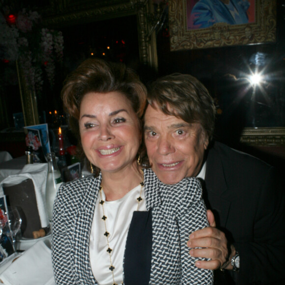 Info du 4 avril 2021 Bernard Tapie et sa femme Dominique violentés chez eux lors d'un cambriolage - Bernard Tapie et sa femme Dominique - Michou fête ses 85 ans et les 60 ans de son cabaret à Paris le 20 juin 2016.
