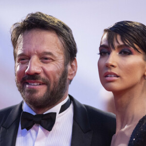 Samuel Le Bihan et sa compagne Stefania Cristian - Montée des marches du film "R.M.N." lors du 75ème Festival International du Film de Cannes, le 21 mai 2022. © Cyril Moreau / Bestimage