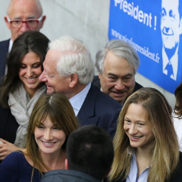 Carla Bruni-Sarkozy et sa demi-soeur Consuelo Remmert - Carla Bruni-Sarkozy assiste au meeting de Nicolas Sarkozy à Boulogne-Billancourt le 25 septembre 2014. 