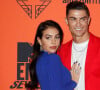 La rencontre entre Cristiano Ronaldo et Georgina Rodriguez ne se serait pas vraiment passée comment on le croit
 
Cristiano Ronaldo et sa compagne Georgina Rodriguez à la soirée MTV European Music Awards (MTV EMA's) au FIBES Conference and Exhibition Centre à Séville en Espagne.