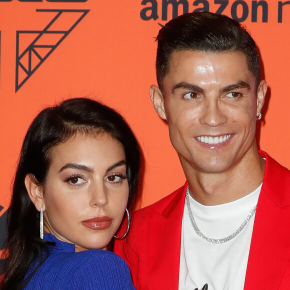 La rencontre entre Cristiano Ronaldo et Georgina Rodriguez ne se serait pas vraiment passée comment on le croit
 
Cristiano Ronaldo et sa compagne Georgina Rodriguez à la soirée MTV European Music Awards (MTV EMA's) au FIBES Conference and Exhibition Centre à Séville en Espagne.