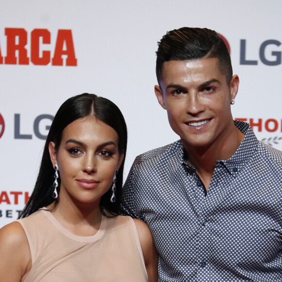 C'est en tout cas ce qu'a raconté Georgina Rodriguez en interview lorsqu'on lui a posé la question
 
Cristiano Ronaldo et sa compagne Georgina Rodriguez assistent au Prix Marca Leyenda à Madrid en Espagne, le 29 juillet 2019.