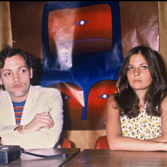 L'occasion de mettre en lumière l'attitude "dégueulasse" du chanteur.
Alain Corneau, Patrick Dewaere, Marie Trintignant et Myriam Boyer, en 1979 à Cannes