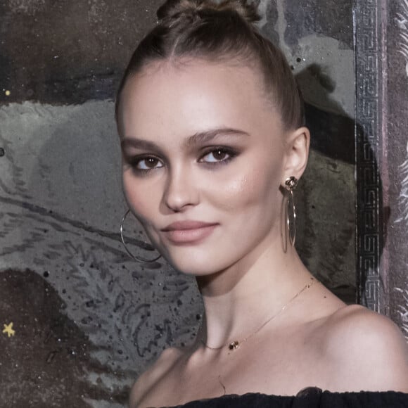 Lily-Rose Depp lors du photocall du défilé Chanel Métiers d'Art 2019 / 2020 au Grand Palais à Paris le 4 décembre 2019 © Olivier Borde / Bestimage 