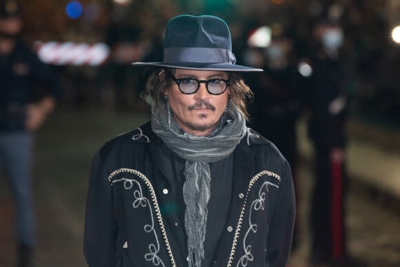 Johnny Depp arrive sur la Via della Conciliazione pour la 16ème édition du festival du film de Rome le 17 octobre 2021.
