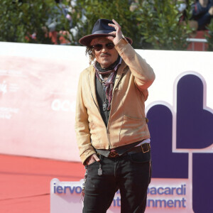 Johnny Depp assiste à la projection de la série web "Puffins" lors du 16 ème Rome International Film Festival, le 17 octobre 2021.